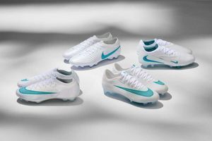 Набір Nike Bright Lights Pack приносить енергію білої смуги на головну сцену фото