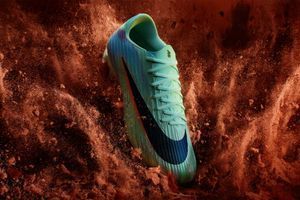 Сем Керр отримує свої другі фірмові бутси Nike Mercurial Superfly фото